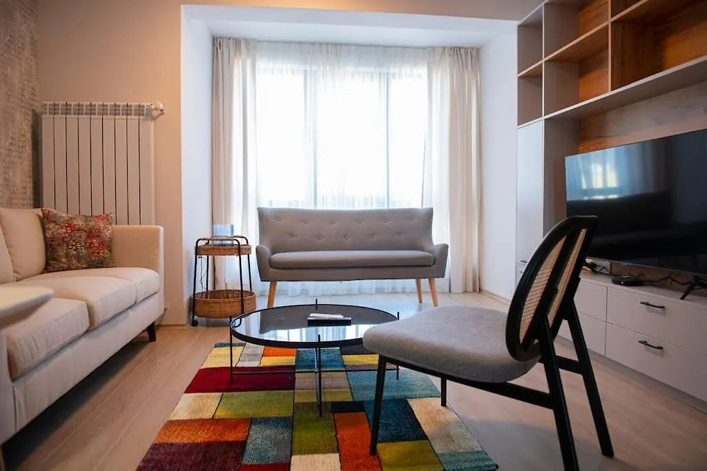 New York: A Spacious Modern Apartment With Parking Sofie