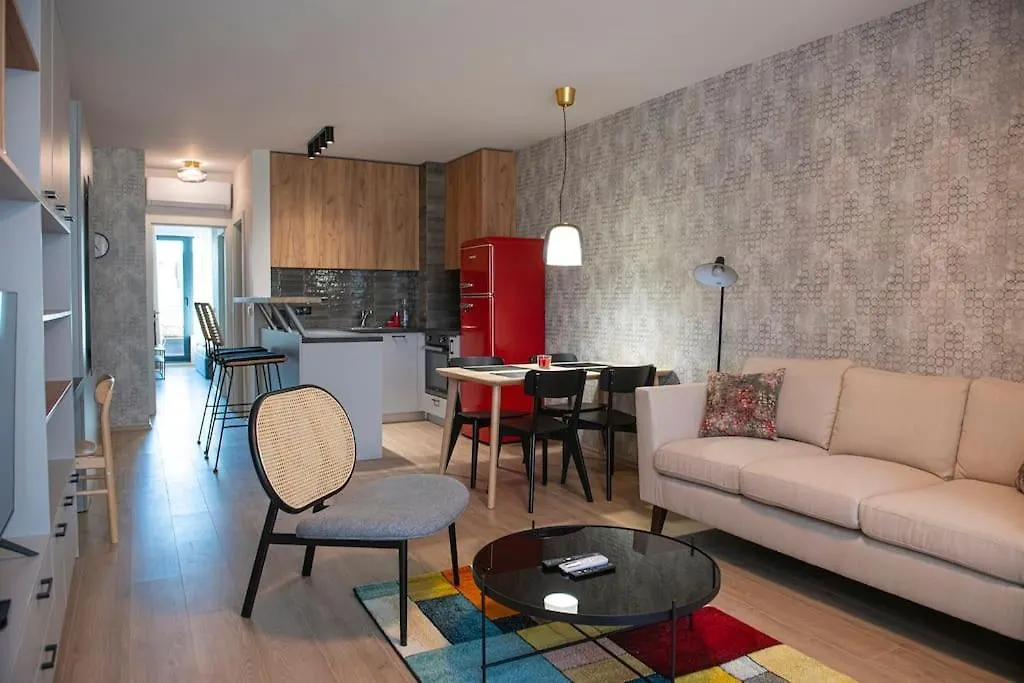 New York: A Spacious Modern Apartment With Parking Sofie