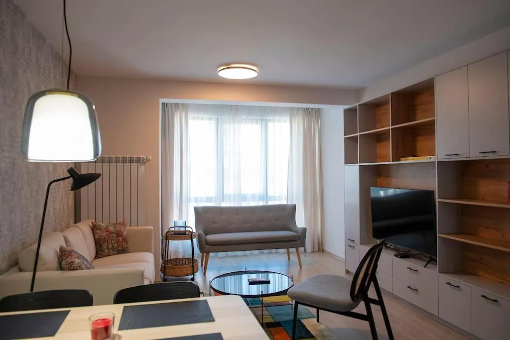 New York: A Spacious Modern Apartment With Parking Sofie